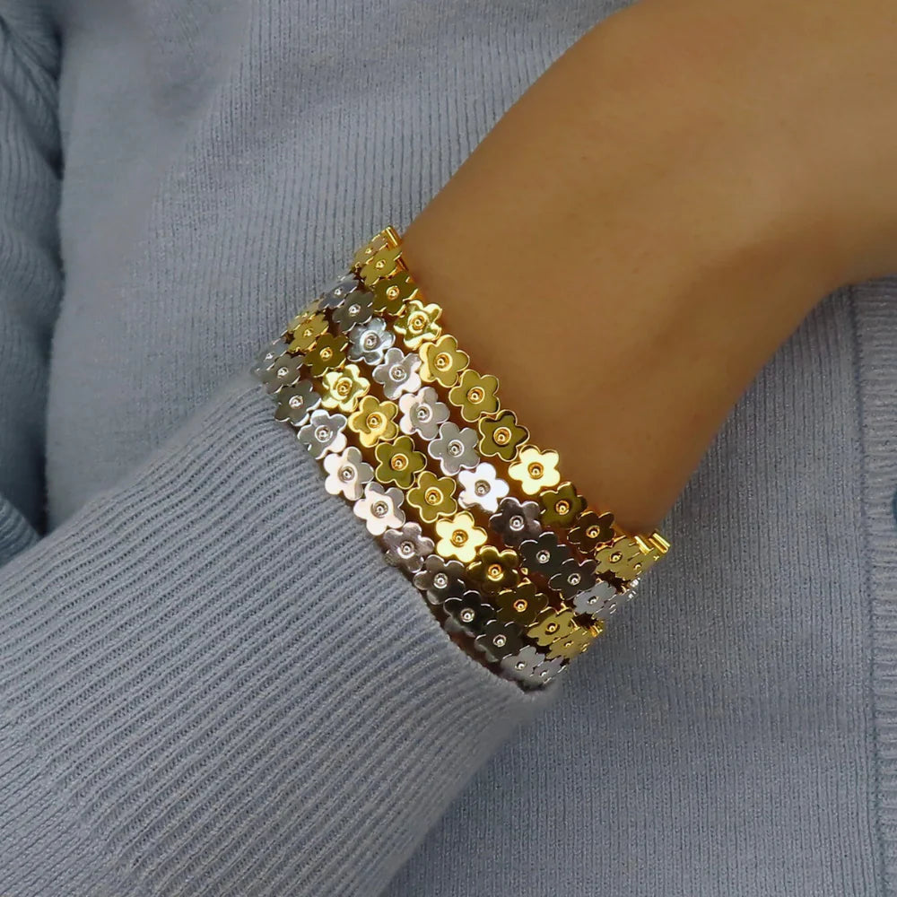 The Classic Flower Bracelet by Orloveria